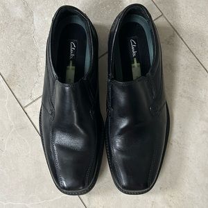 Great condition black Clarks slip on dress shoes size 8